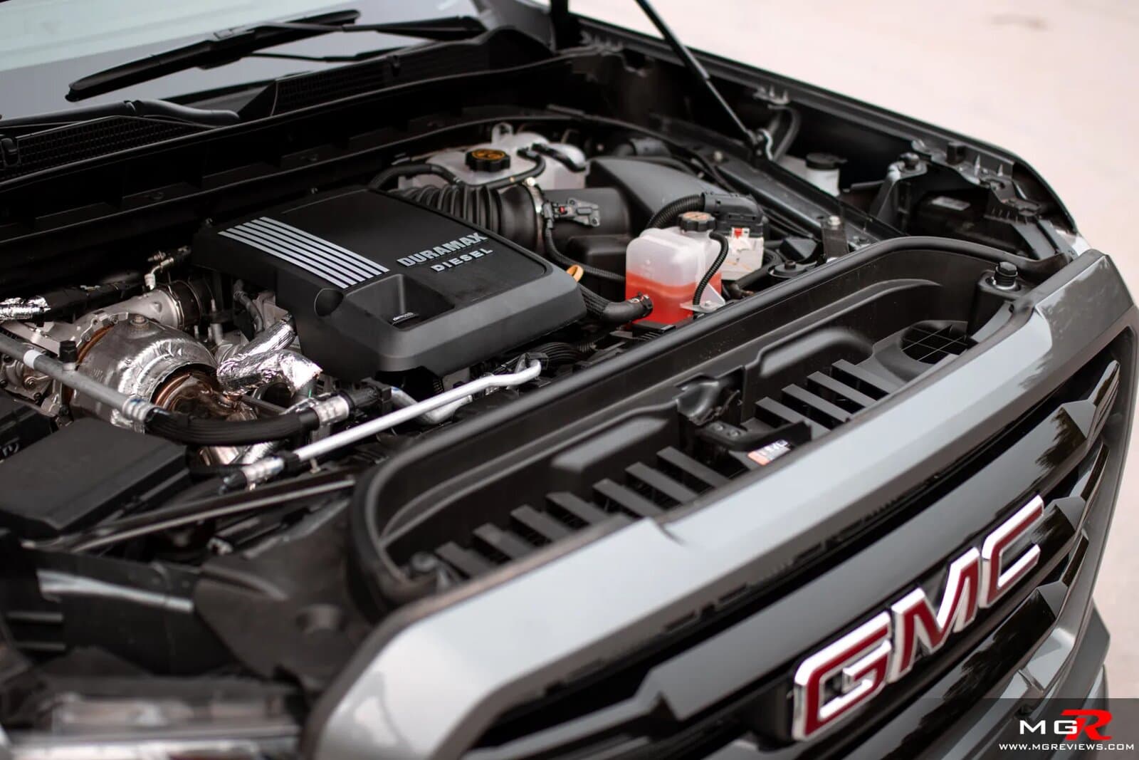Chevrolet / GMC brand new OEM engines — Essen Pro Motors hero background