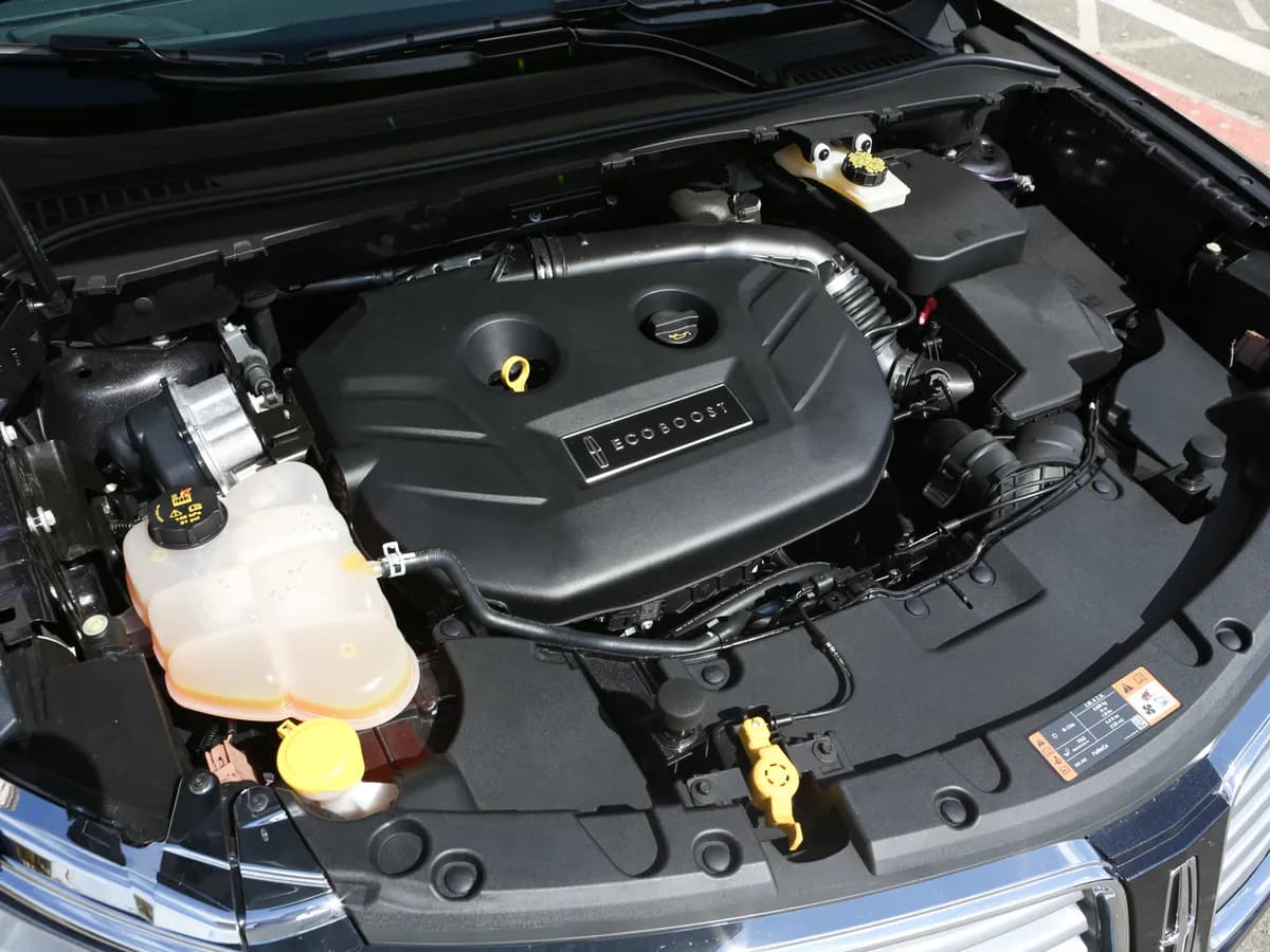 Lincoln brand new OEM engines — Essen Pro Motors hero background